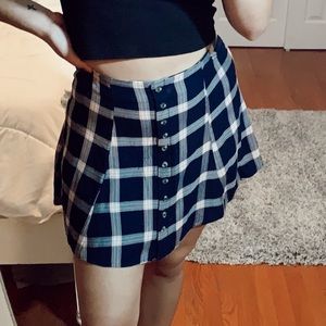 American Eagle punk/navy blue checkered flow skirt